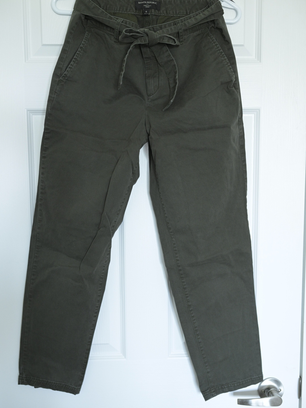 Banana Republic Olive Green Cropped Tie-Waist Pants